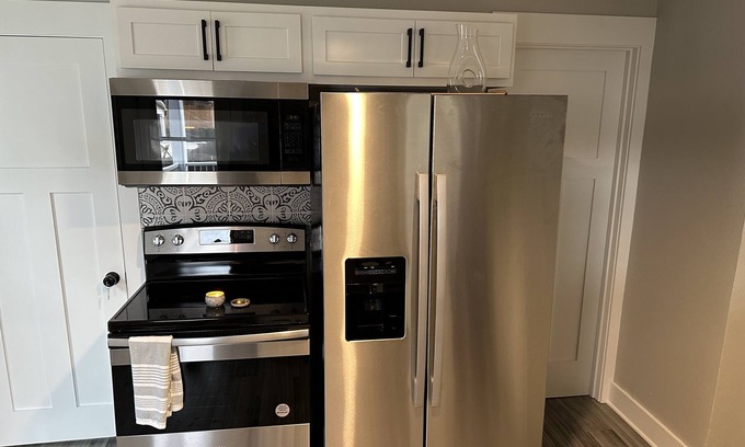 West Allis House | 2bed-1bath, close to WI State Fair & Downtown Milwaukee
