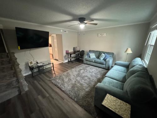 Greensboro Apartment | 2bed 3bath private and close to everything !