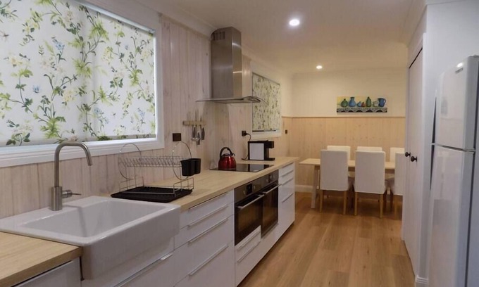 Armidale Apartment | 2Bed Creekland Cottage by Twodogfolly