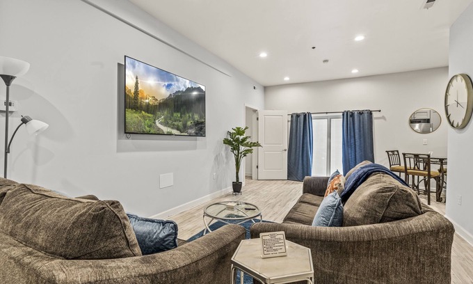 Northern Liberties Apartment | 2Bed2Bath Spacious Gem With KingBed