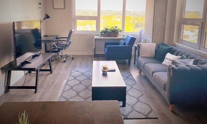 Southcenter Apartment | 2bedroom/Airport/Healthcare/Remote Workers