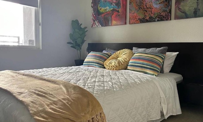 North Las Vegas Apartment | 2bedroom condo in Fremont Street in the heart of entertainment district in Downtown LV