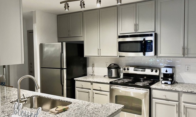 Sandy Springs Condo | 2Bedroom Luxury Vacation Home & Free Parking