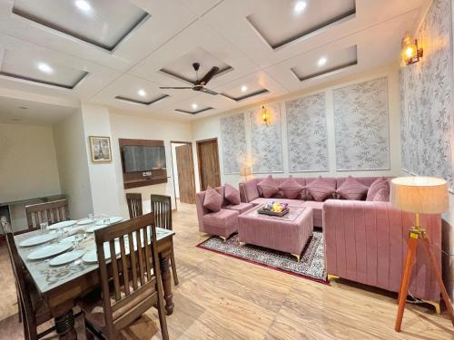 Kumarhatti Apartment | 2BHK Hilltop Retreat by Kasauli Vista