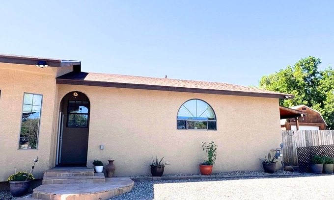 Cottonwood Apartment | 2BR 1B guest house. Convenient location, pet friendly, amazing views!