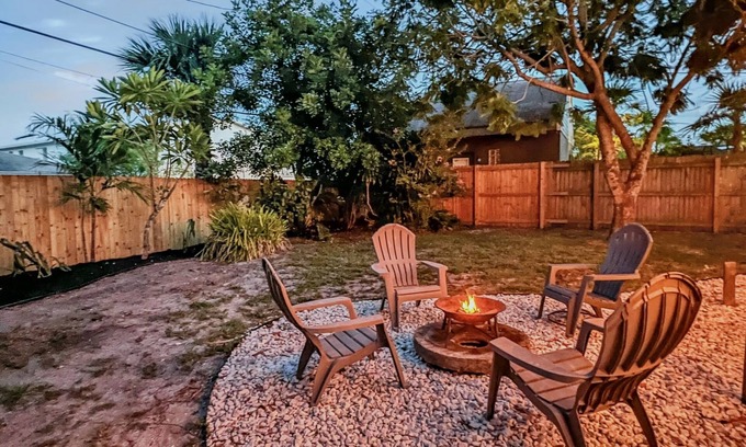 Lake Worth House | 2br/2ba Beach Bungalow with expansive backyard.