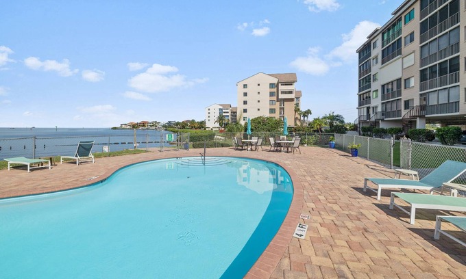 Port Richey Condo | 2BR 2BA Condo Overlooking Gulf with Beach and Pool!