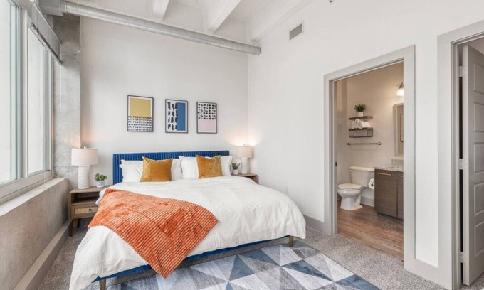 Peachtree Center Apartment | 2BR 2BA Highrise | 1 King and 1 Queen Bed | Downtown ATL