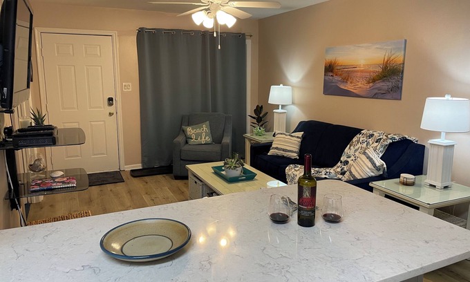 Caine Woods Condo | 2BR 2BA Quiet North OCMD Condo+Hot Tub+Beach+Pool