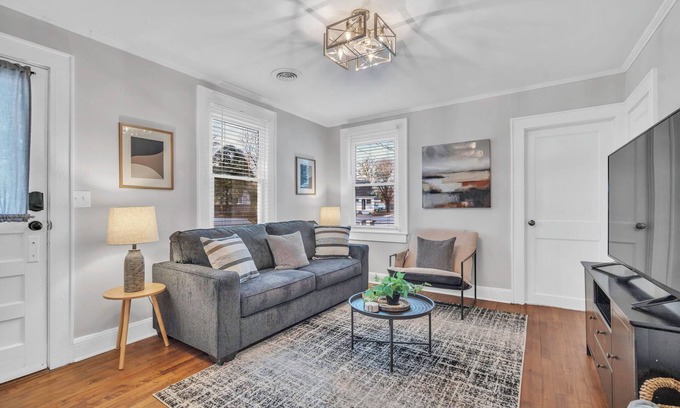 Greenville - Spartanburg House | 2Br/2Ba w/Patio and Workspace walk to Cherrydale