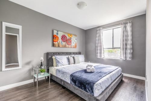 Hamilton Apartment | 2BR Apt - Near Downtown Hamilton - Sleeps 6