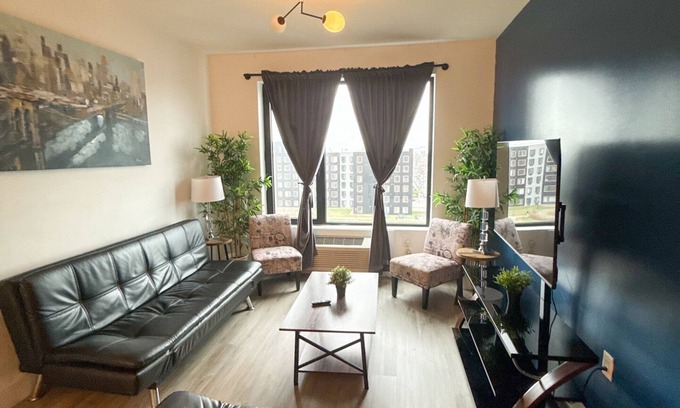 Elizabeth Apartment | 2BR apt near EWR 0236