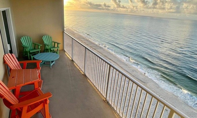 Ono Island Condo | 2BR Beachfront Condo w/AMAZING Views! In the Heart of Gulf Shores.