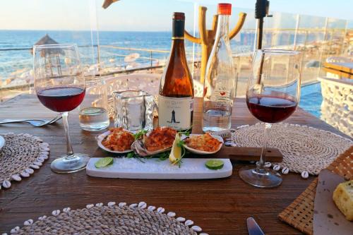 Las Glorias Apartment | 2BR condo in excellent location next to the beach