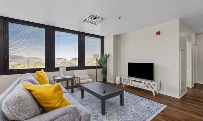 Downtown Pittsburgh Apartment | 2BR Downtown Apartment with Gym & Deck