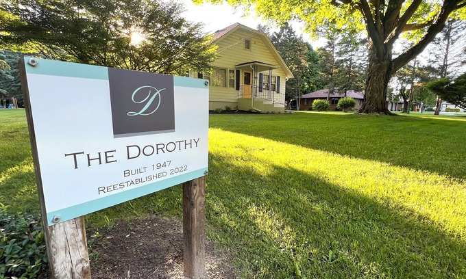 Saint Joseph House | 2BR, Game Room, Private Outdoor Space with Fire-pit