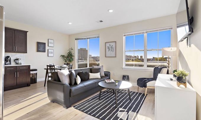Newark Apartment | 2BR*HiddenGem*Skyline view*Rooftop Balcony