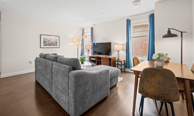 Theatre District Apartment | 2BR in Downtown Boston 1869