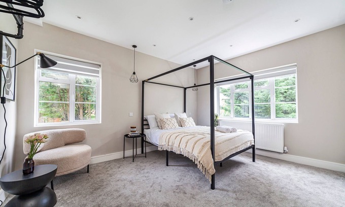 Preston Apartment | 2BR Lux Stylish Flat w/Views