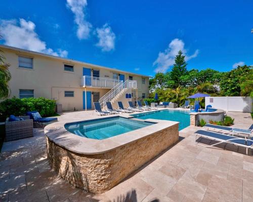 Singer Island Apartment | 2BR Near The Beach !Walk 2 Everything!