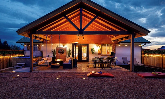 Kanab House | 2BR Retreat Near Zion Bryce Wave: Hot Tub + Views!