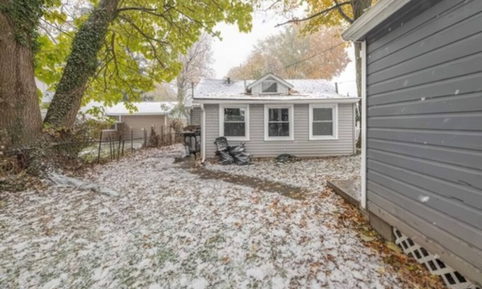 West Irondequoit House | 2BR Shoreside Retreat w/Beach Access & Interiors