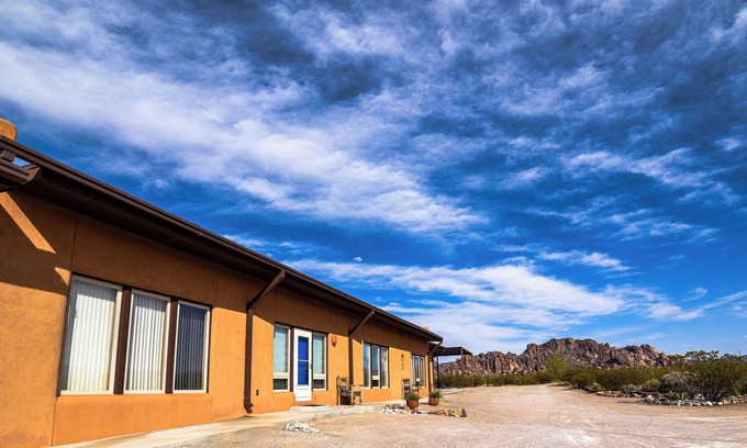 El Paso Apartment | 2BR Southwest Suite Amazing Views/Sunsets 5 min to Hueco Tanks
