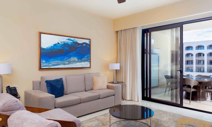 San Jose del Cabo Resort | ✩ 2BR Suite ✩ 1776ft² ✩ Private Terrace ✩ Convenient Drive from Airport✩