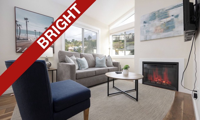 Pacifica House | 2BR townhome 3mins from Beach!
