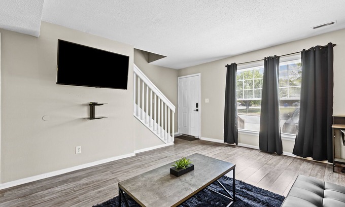 Greenville House | 2BR Townhouse Duplex 8 min to ECU 10 min to Vidant