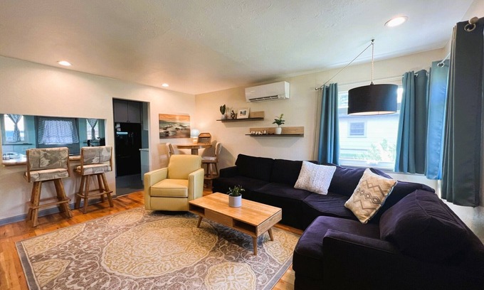 Old Town Cottage | 2BR Urban Retreat Close to Downtown: Yard, Patio, Modern Amenities