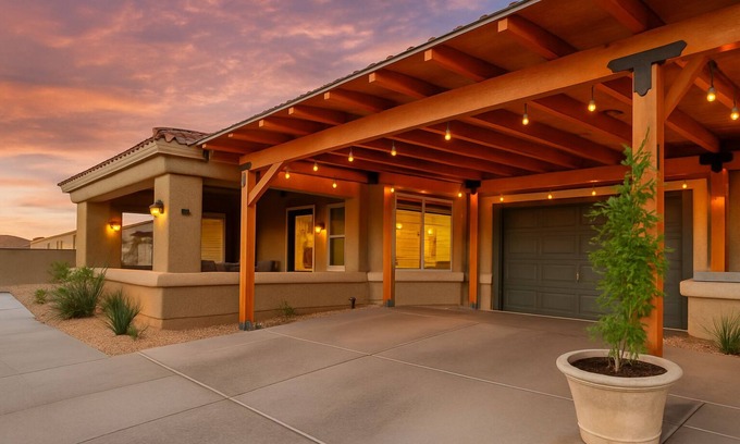 Lake Havasu City Villa | 2BR Villa Near Windsor Beach Hot Tub Oasis Boat/RV Parking w/Hookups