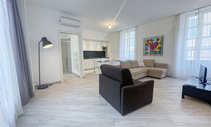 Cannes City Centre Apartment | 2D Tony Allard