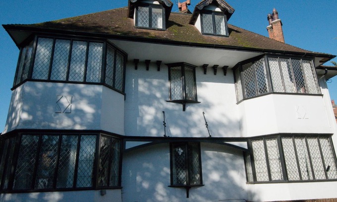 Bury St Edmunds Apartment | 2nd floor modern flat in large Edwardian house ten minutes’ walk from railway