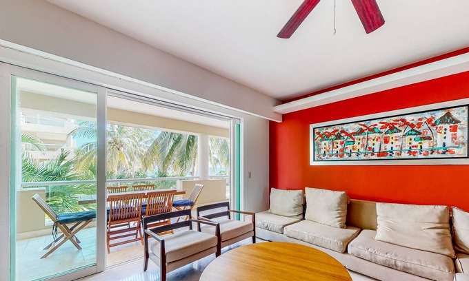 Puerto Morelos House | 2nd-floor ocean-view condo with private balcony, outdoor pool, hot tub, AC