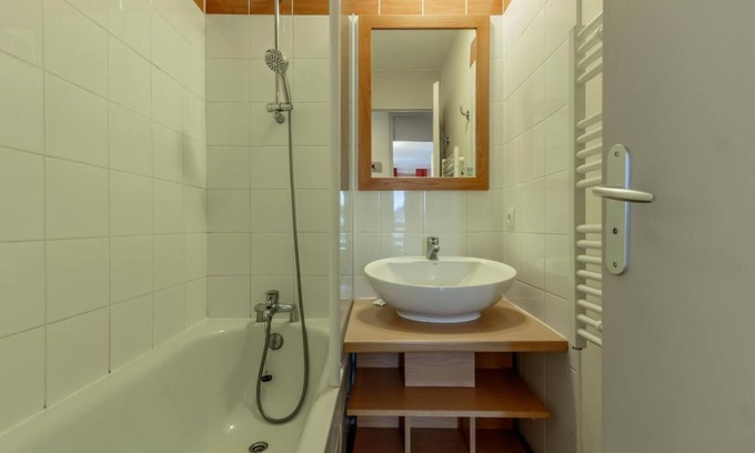 Plagne 1800 Apartment | 2nd floor, swimming pool, balcony, tv, ski locker, 30m², La Plagne