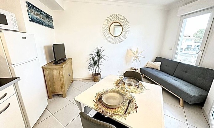 Antibes Apartment | 2P Plein Centre Juan LES Pins Proche Mer, Parking