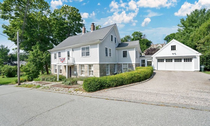 Mystic House | 3,000 sq ft Downtown Mystic House, Private Backyard & Parking