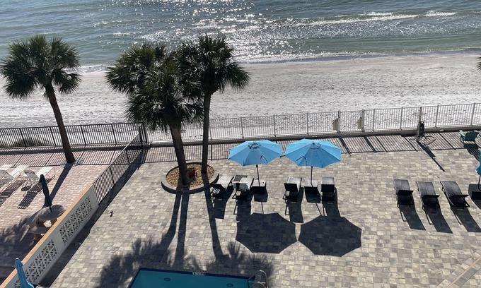 North Redington Beach Condo | 3/2 condo w/large balcony directly on the Gulf of Mexico