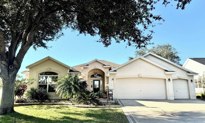 Woodbury House | 3/2 in The Village of Woodbury