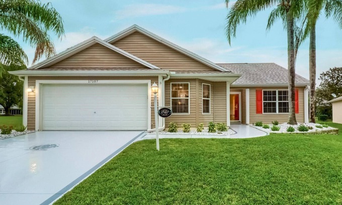 Woodbury House | 3/2 in The Village of Woodbury