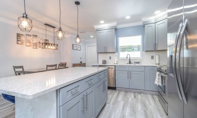 Egypt Lake-Leto House | 3/2 Renovated Wifi/HotTub