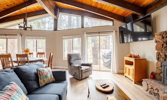 Black Bart Cabin | 3/2, Sleeps 6 (5 beds), Close To Heavenly/Casinos