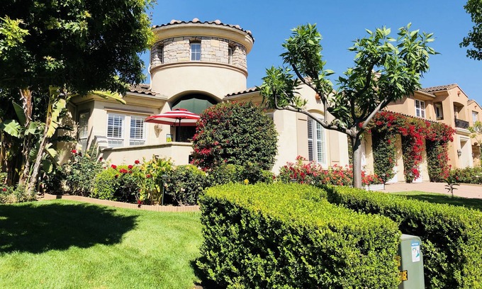 Corona House | 3.5K SQFT Luxury Castle in 12K SQFT Beautiful Garden & Yard/30 min to Disneyland