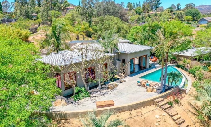 Encinitas House | 3 acre private estate, escape the world but also super close to town