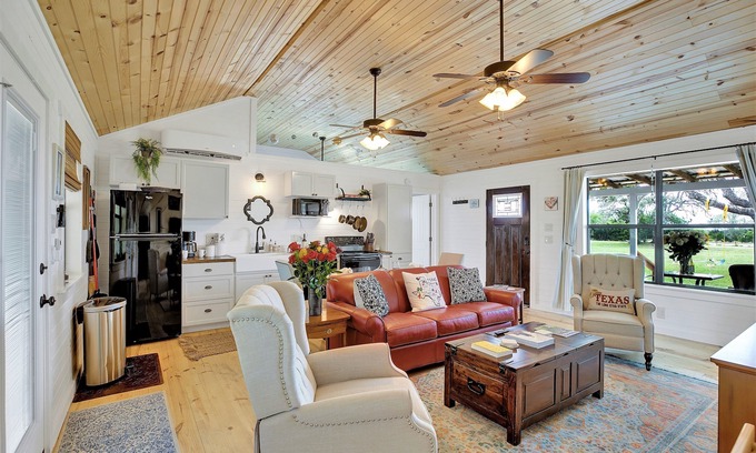 Fredericksburg House | 3 Acre's of Luxury and Views in Fred Wine Country!