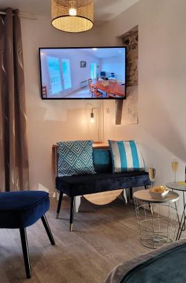 Dieppe Apartment | 3 Appartements DEUX chambres , 1 studio ,L'établissement LA PLAGE A 2 PAS, NETFLIX, lits faits à votre arrivée, serviettes de toilette, Ménage, Wifi, en hyper centre ,Plage à 100m, BOX à Vélos, paiement 3 fois sans frais, prix tout compris