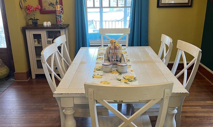 Clear Lake House | 3 BD 2 BA Cottage in Clear Lake near Lake, Surf, and Downtown