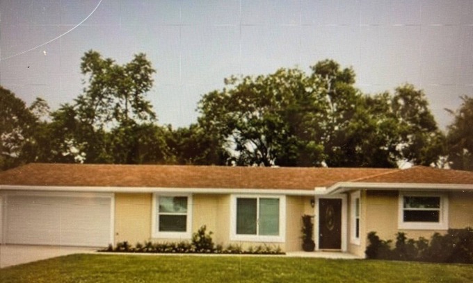 Central Naples House | 3 Bd/2 Ba house in Serene Naples w/community pool and close to everything