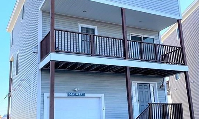 Salisbury Beach House | 3-bd/3-bth, short walk to Salisbury beach and center - Winter Rentals Available